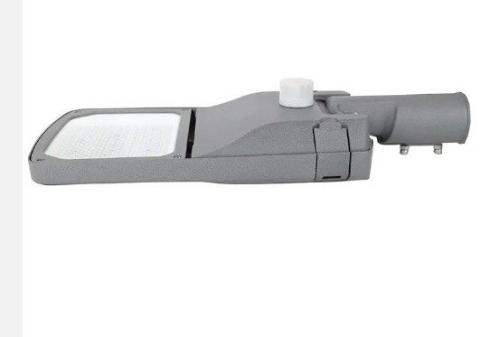 Outdoor Streetlights LED Road Lamp with High Luminous Efficiency and IP65 Waterproof